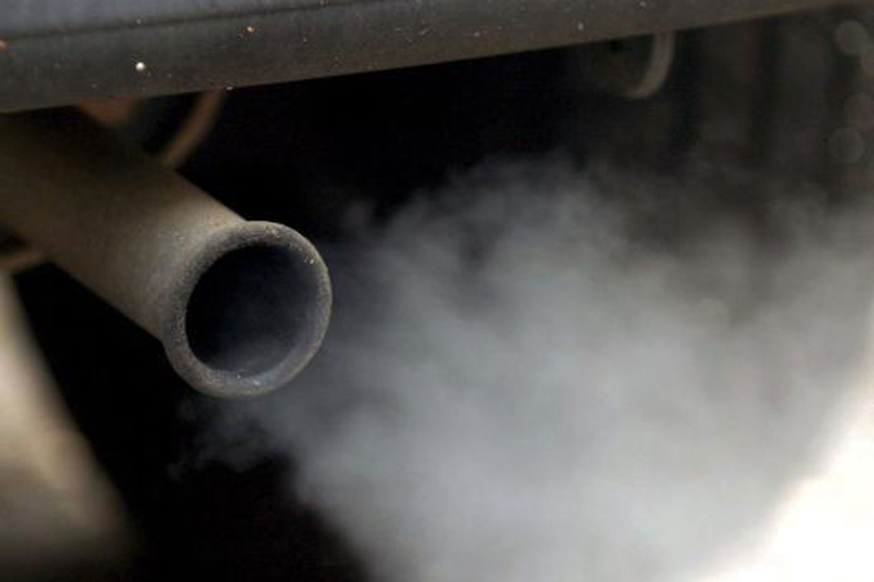 Fotocatálisis, una reacción para eliminar los contaminantes en el tubo de escape