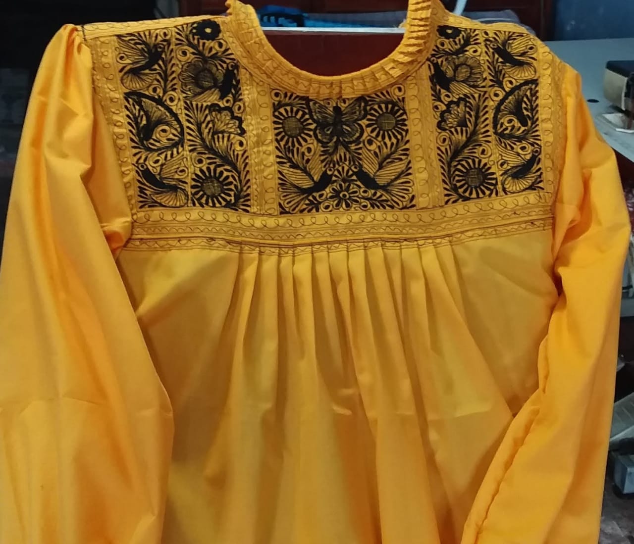 Delfino Reyes Arce preserva la técnica de San Isidro Buensuceso para la elaboración de piezas bordadas