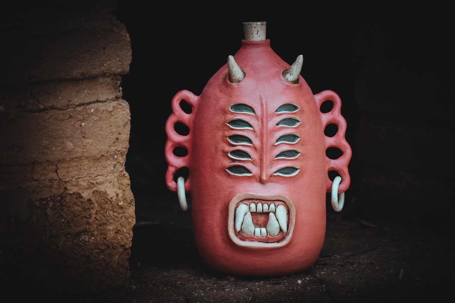 Piezas talladas con talento, colorido y tradición oaxaqueña son el sello del ceramista Brian Gregorio Corres