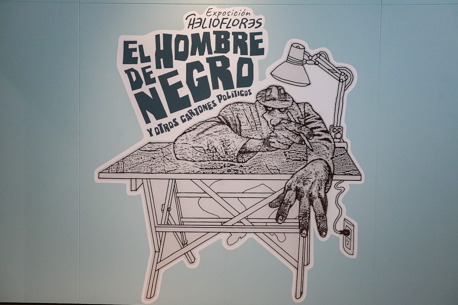 La exposición “El Hombre de Negro y otros cartones políticos”, de Helioflores, es una ventana a la historia: Alejandra Frausto Guerrero