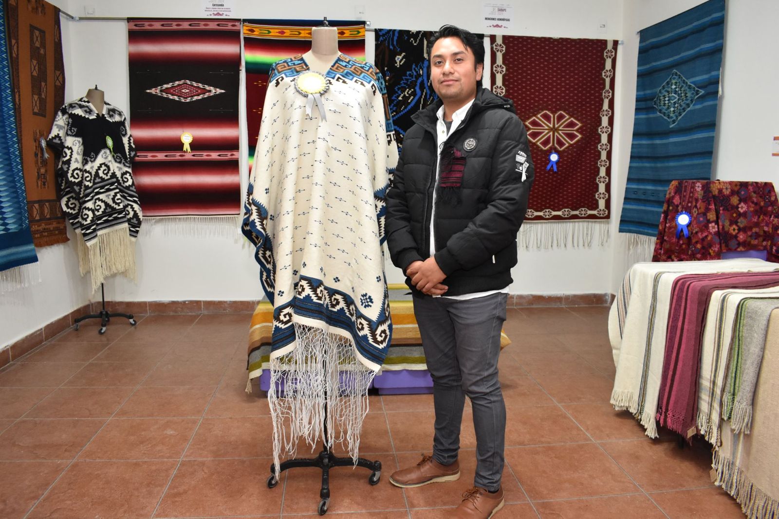 Fonart premia en Tlaxcala a artistas textiles ganadores del 5º Concurso Nacional del Sarape
