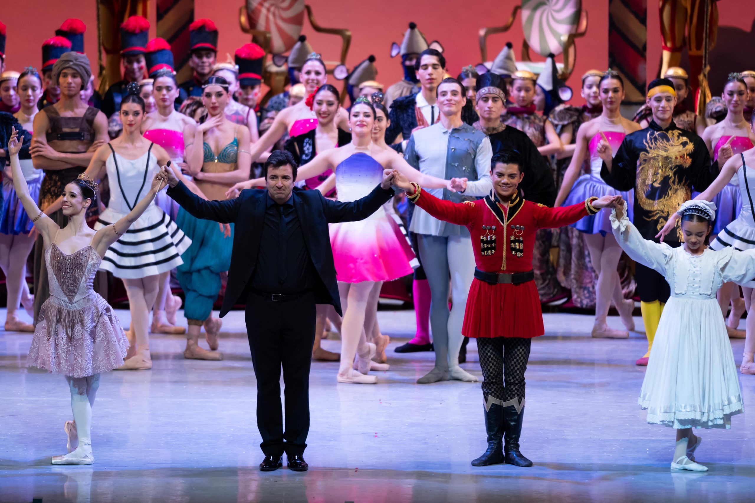 El cascanueces, interpretada por la Compañía Nacional de Danza y acompañada por la Orquesta del Teatro de Bellas Artes