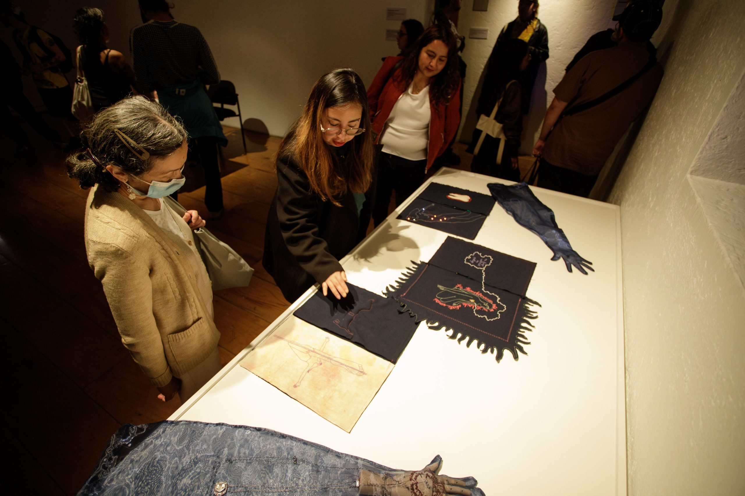 La Galería Manuel Felguérez presenta la muestra que aborda la relación entre tecnología, cuerpo y emociones a través de performances