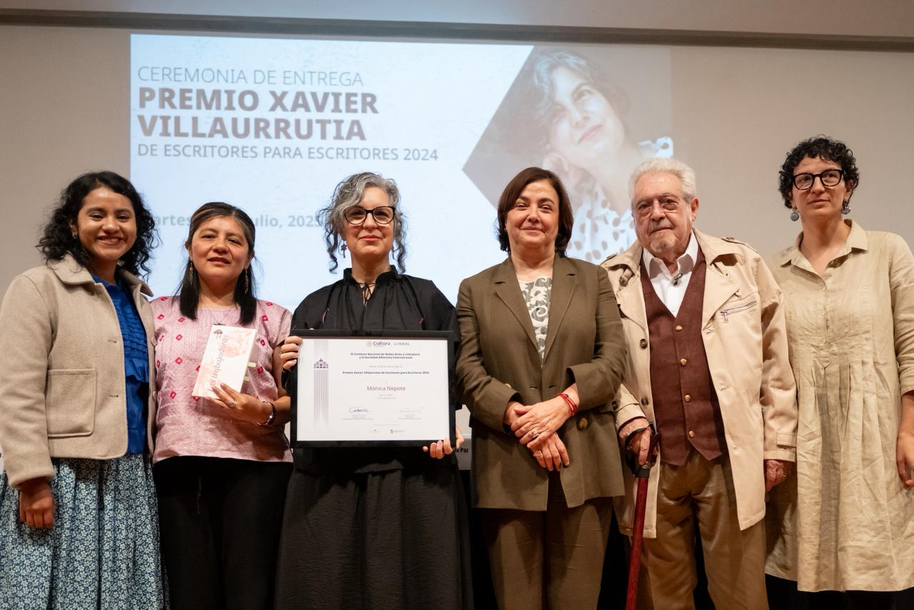 “prácticamente se escribió solo, de golpe, y me hizo ver todo ese caudal en el que se entremezclaba el trabajo”: Diana del Ángel