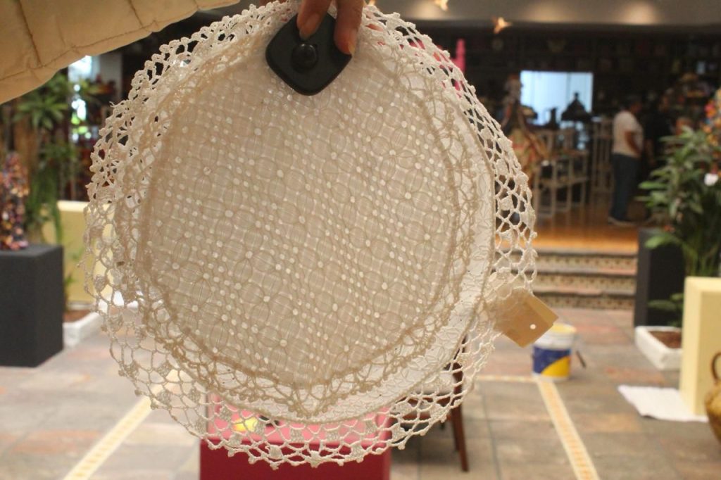 Preserva Gobierno del Estado de México tradición artesanal del deshilado, patrimonio cultural de la entidad