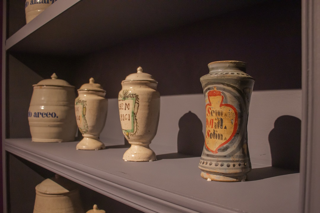 Cerca de 180 piezas de 30 colecciones públicas y privadas conforman “El beso de la muerte. Representaciones mortuorias en el arte y la cultura visual del siglo XIX”