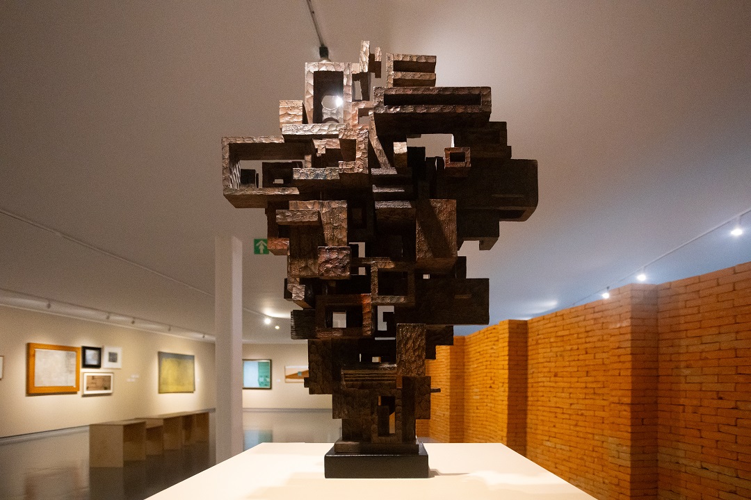 Muestra centrada en Gunther Gerzso, una instalación de Cecilia Miranda y un archivo vivo de movimientos sociales en América Latina