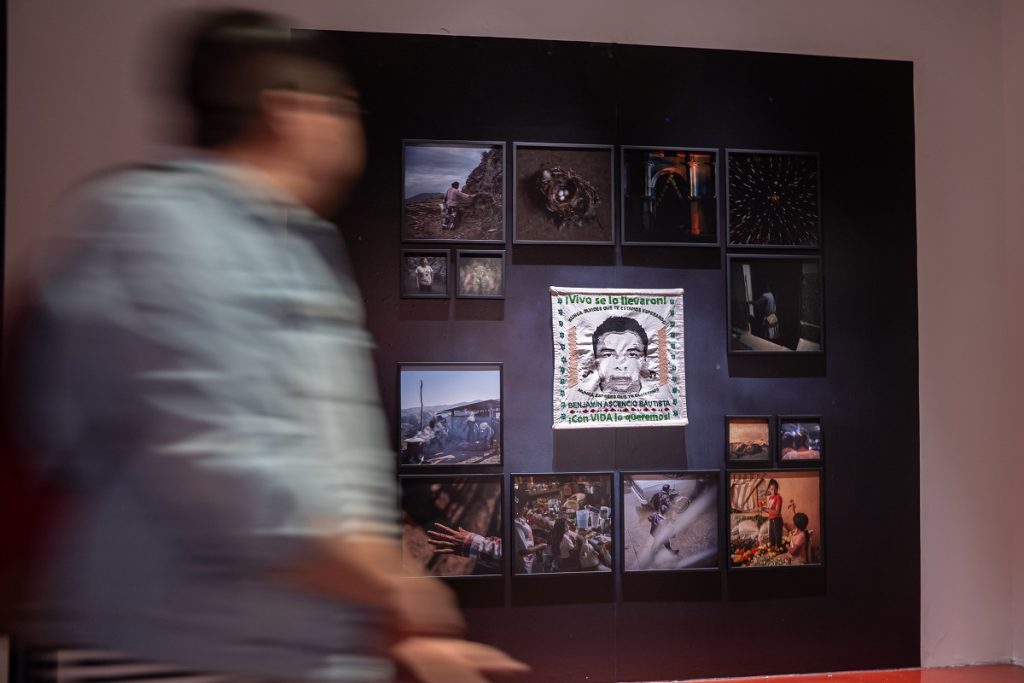 Bienal de Fotografía 2025, abierta hasta marzo de 2026, la muestra ofrece una mirada profunda a las complejidades del ser humano