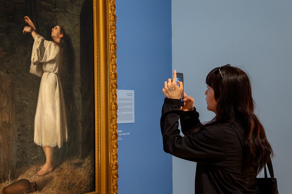 “La mártir y La Papanteca”, la artista resalta por dibujos a lápiz y pinturas al óleo como retratos, paisajes y copias de las obras de pintores antiguos